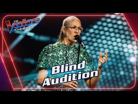 Sanne van Assouw - Voilà | The Voice of Holland | Blind Audition
