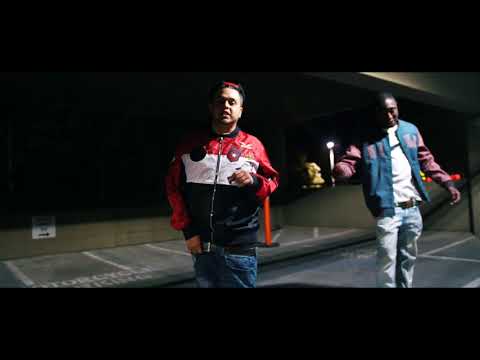 Danny boi- Buckle his knees