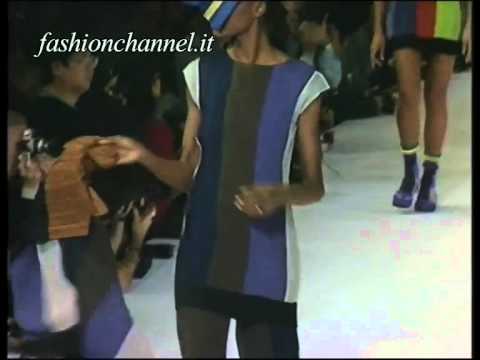 "Issey Miyake" Spring Summer 1993 Paris 4 of 5 pret a porter woman by FashionChannel