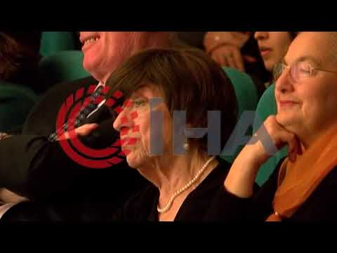 Usta Oyuncu Ayşen Gruda'nın vefatı ünlüleri yasa boğdu