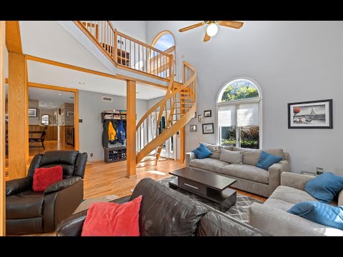 38 Grove St in Glenwood Landing - Spacious and Sunny