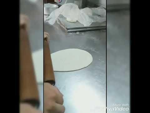 Cách làm đế bánh pizza giòn, xốp