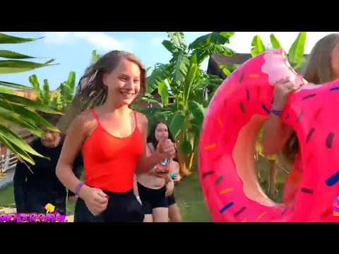 CLIPE:A FILHA DA MINHA PROFESSORA/FÉRIAS DE VERÃO.