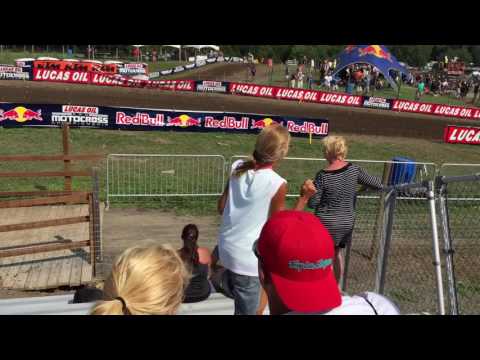 Austin Forkner's mom freaking out during Moto 2 Unadilla 2016
