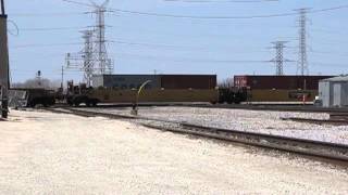 preview picture of video 'CN stack train at Bartlett, IL'