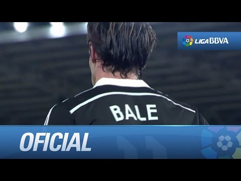 Chut cruzado de Bale que despeja Rubén