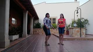 Davant volta passant amb parella