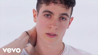 Julian Lamadrid - Moment (Official Video) Julian Lamadrid - Moment (Official Video)