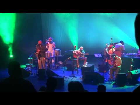 Emicida + Thiago França + Rodrigo Campos - "Hino Vira-Lata" / "Preciso Me Encontrar"