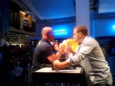 Ola bryter  arm elmässa göteborg