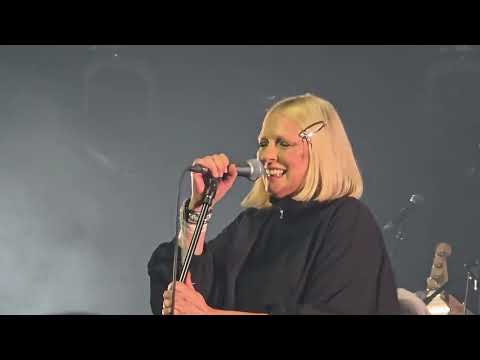 Katarzyna Nosowska - Spadam (Coma cover), Warszawa 15.09.2025 (Światło i mrock)