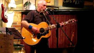 Graham Parker performs "Urban Spaceman"