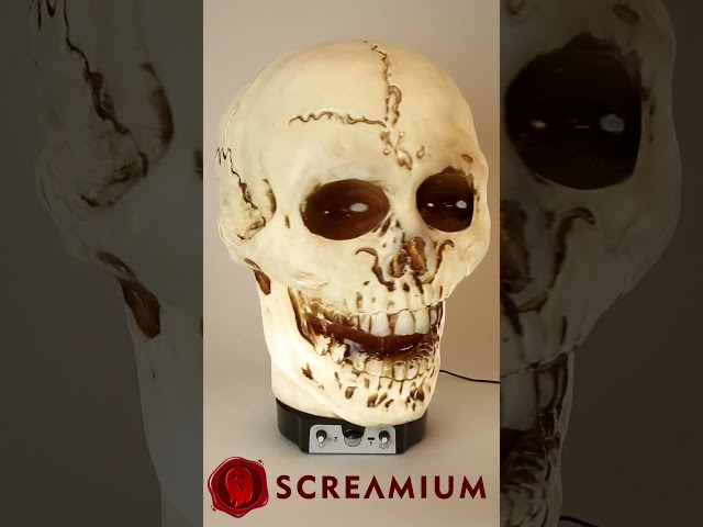 Vídeo relacionado con fkngcp Animatronics de Halloween, Light Up Eyes Halloween Skull Head with Motion and Sound, Voz Espeluznante, Decoraciones de Aterrador de Terror para Skulls Indoor/Outdoor Heads