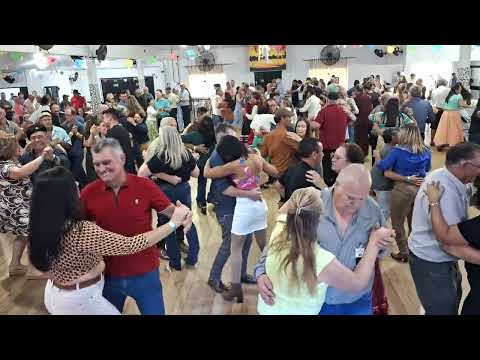 Olha a dança no Rancho Alegre em Laranjeiras do Sul Paraná(com marcos e margarida)