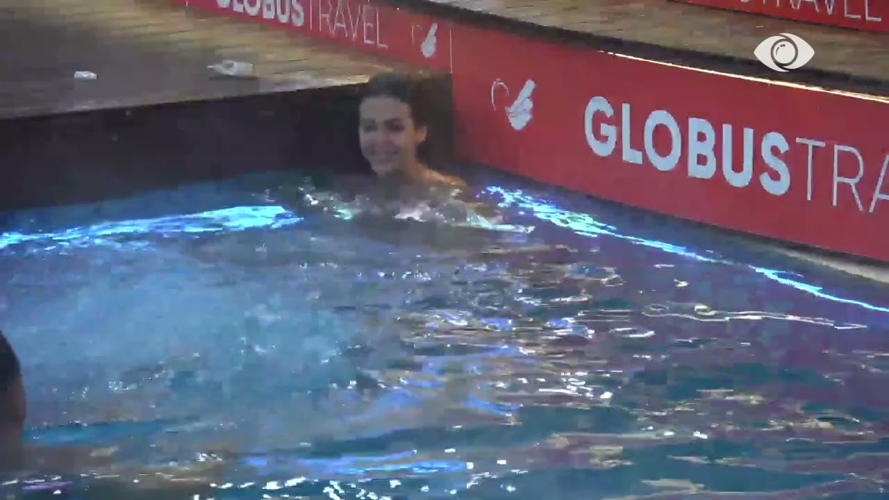 “Zemra më pëlqejnë notarët”/ Jozi bën zhytje në pishinë, batuta me Loredanën