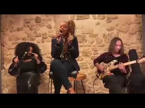 Valérie Tribord " Mon voyage " Live acousty à Paris