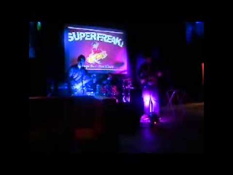 WOOF - El Rito - En vivo SuperFreak 2013 (cover de Soda Stereo)