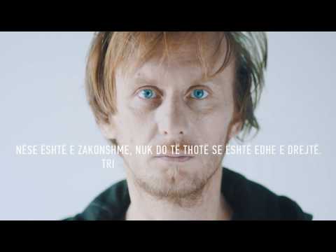 Tri herë mat, një herë preje, por asnjëherë mos diskrimino!