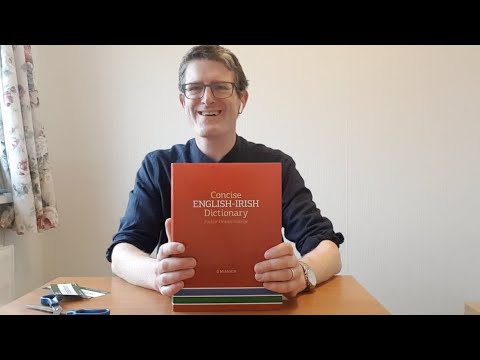UNBOXING the New English-Irish Dictionary... FÍSEÁN NUA