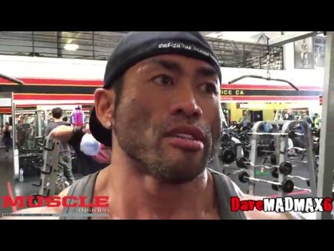 Hidetada Yamagishi trains arms - 2016 Arnold Classic 212