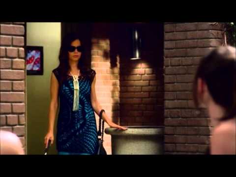 Pretty Little Liars 3x02 - The Girls See Jenna At Dinner.