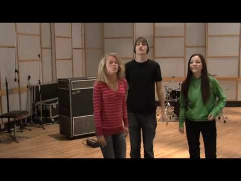 Vendela Palmgren, Tony Oller and Naomi Jo sings Follow Your Heart
