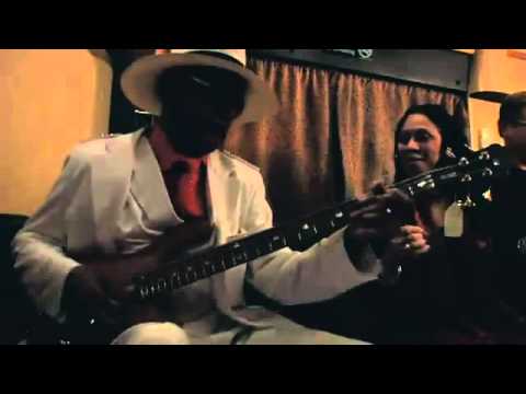 WARWICK FUSS ON THE BUSS Part 1