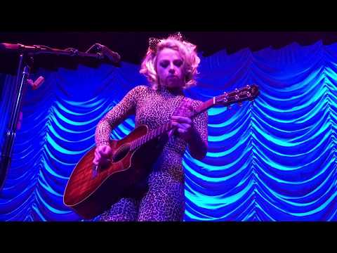 Samantha Fish 2017 10 30 Key West, Florida - Acoustic - Need You More