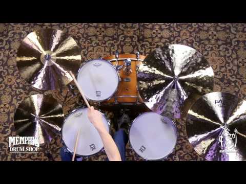 Paiste 17" Signature Traditionals Thin Crash Cymbal - 1061g (4301217-1052617R)