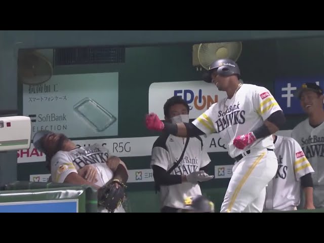 【4回裏】ホークス・グラシアル 貴重な2点目はテラス席に飛び込むソロホームラン!! 2020/10/17 H-E