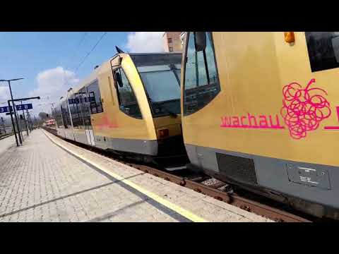 Wachaubahn von Emmersdorf/Donau kommend fährt um 11:10 in Krems ein am 10.04.2023