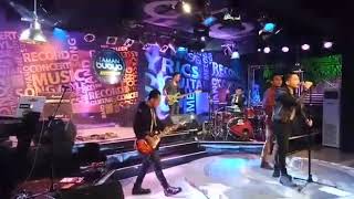 Download lagu The Potters Aw Aw Aw Beside Stage mp3