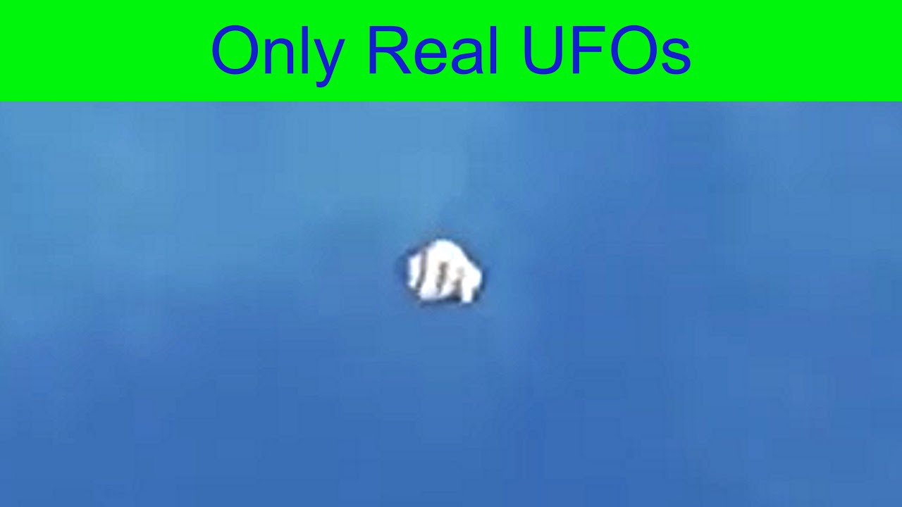 Strange UFO was filmed during the flight over Mexico.