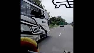Download lagu Balapan bus kewok paksa bahu jalan mp3 Download lagu Balapan bus kewok paksa bahu jalan mp3