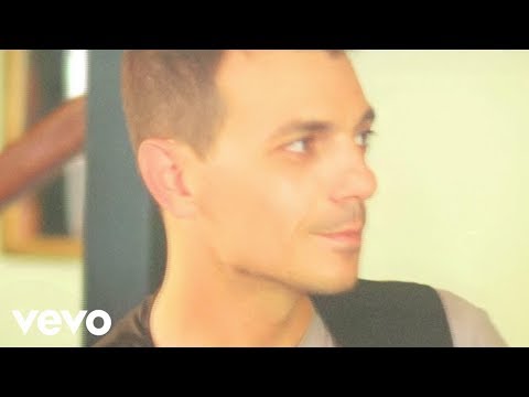 Manolis Famellos, Natassa Bofiliou - Ena Fili Apo Diosmo