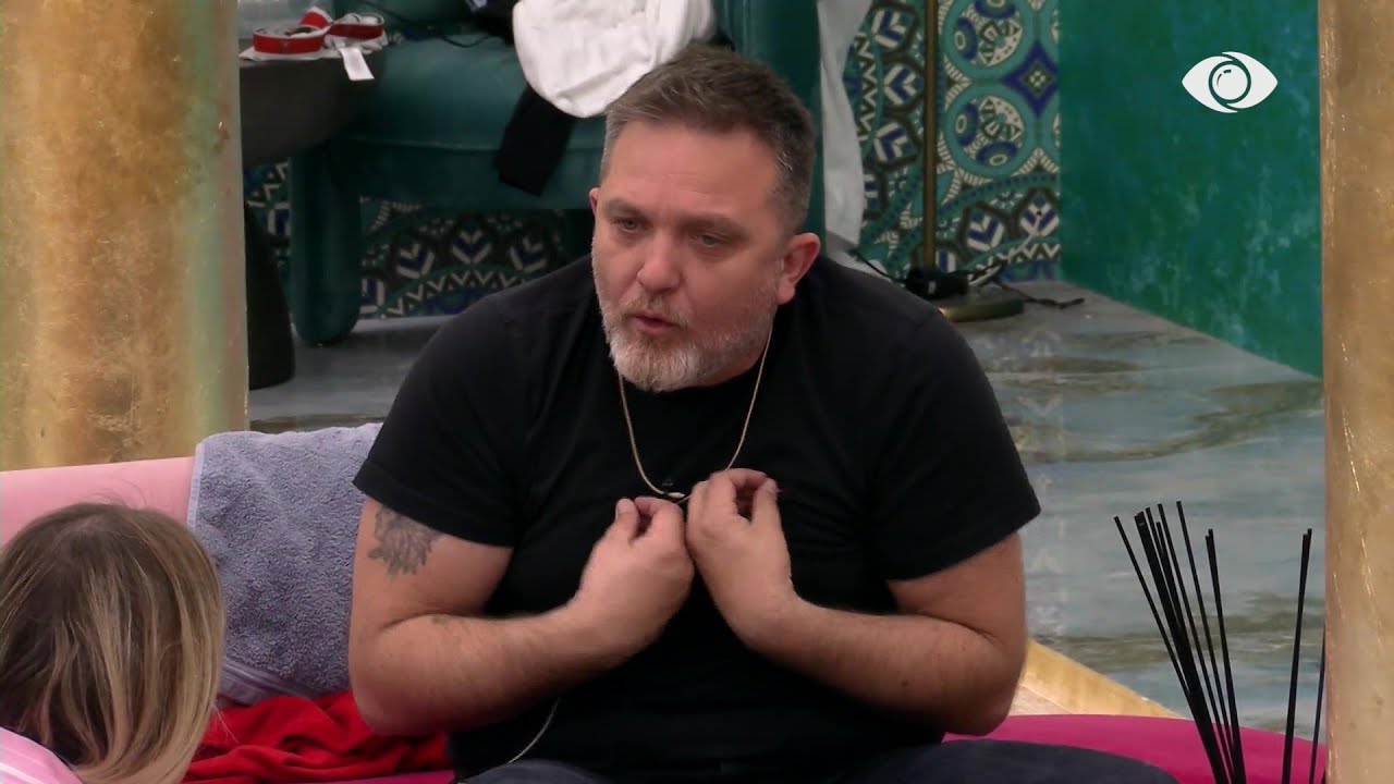 Ul zërin dhe dëgjo/ Debat i ashpër mes Rikes dhe Julit: Trego respekt