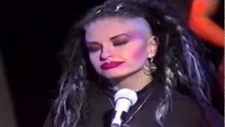 ALASKA Y DINARAMA - LA FUNCIONARIA ASESINA (Mini-Actuacion )