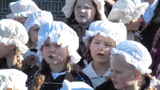 De Geuzenkinderen zingen "In Naam Van Oranje"