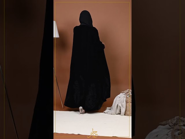 عباية مخمل بتطريز اسود