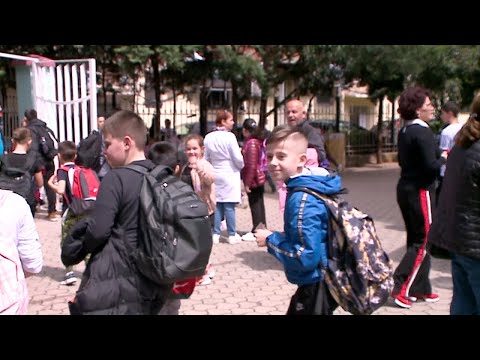 Top News -Mësuesit pedofilë, ministria merr masa/Ja kushti për 5 vjeçarët që regjistrohen në shkollë