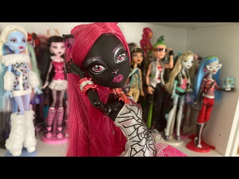 REVIEWING MONSTER HIGH MOVIES— Boo York + Great Scarrier Reef! | Lizzie is bored vlog