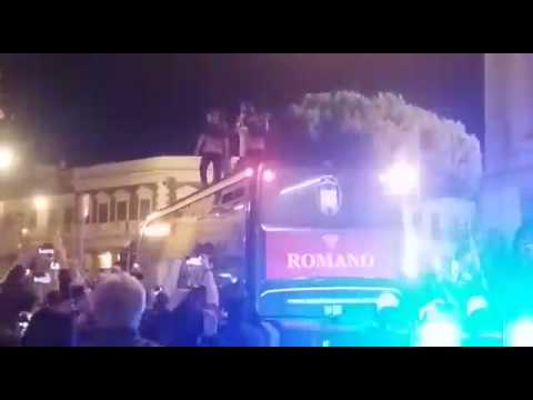 I GIOCATORI DEL CROTONE ARRIVANO ALLA SFILATA DELLA SALVEZZA SERIE A