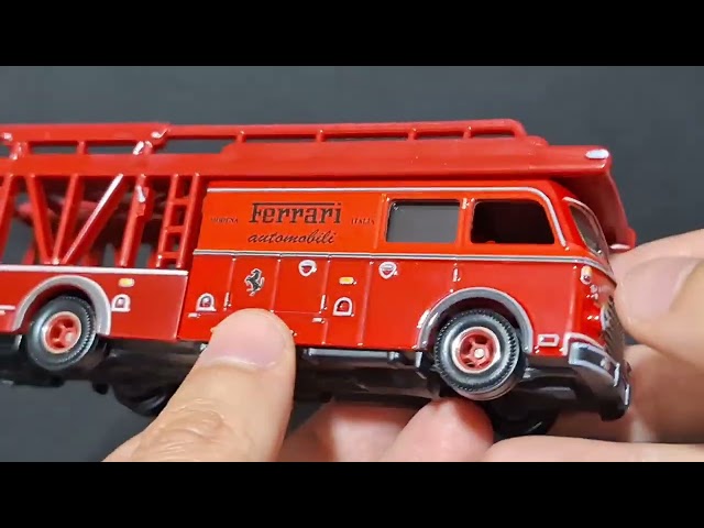 Vídeo relacionado con Hot Wheels Premium - Ferrari 250 GTO & Fiat 642 RN2 Bartoletti Transporter - Car Culture - JBM37 - FLF56 - Team Transport #83 - Rojo - Modelo oficial - Mattel 2025-1:64