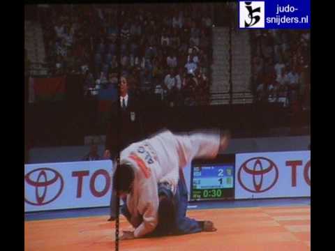 Judo 2009 Rotterdam: Toma (MDA) - Bouyakoub (ALG) [-90kg].