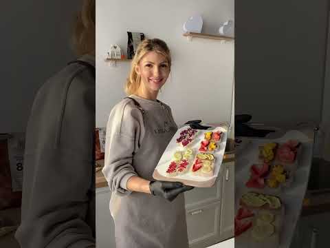 True fruits, dipped in chocolate, of course it’s delicious 😋 #healthysnacks #driedfruits