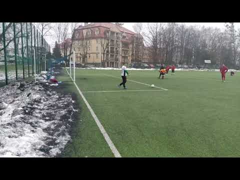 Obrona rzutu karnego po faulu na Sylwestrze Kucińskim w sparingu LZS Frednowy – Radomniak Radomno