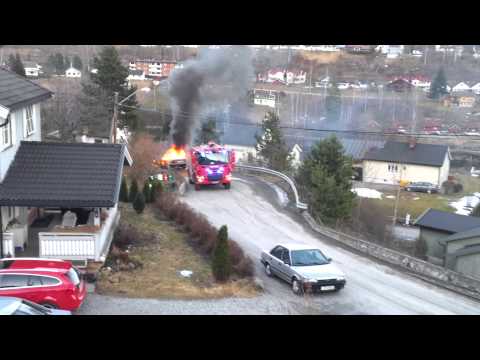 Bomberos apagan el fuego y de pronto...