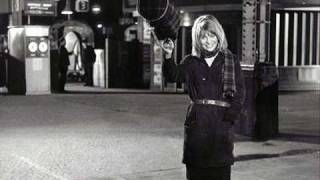 Mrs Brown You&#39;ve Got A Lovely Daughter - Tom Courtenay (original version, 1963)