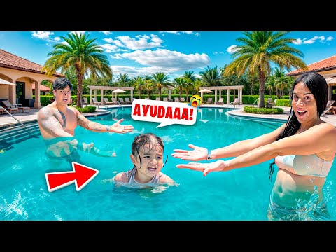 FIRST TIME teaching my DAUGHTER ISABELLA to swim! 😱💦