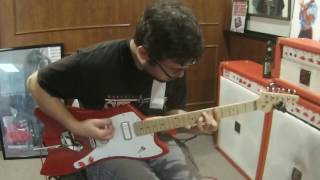 Video thumbnail for Sioux Guitars Lewis into the Villa Ave pedal and Swift 4-10" combo. by Sioux Guitars
